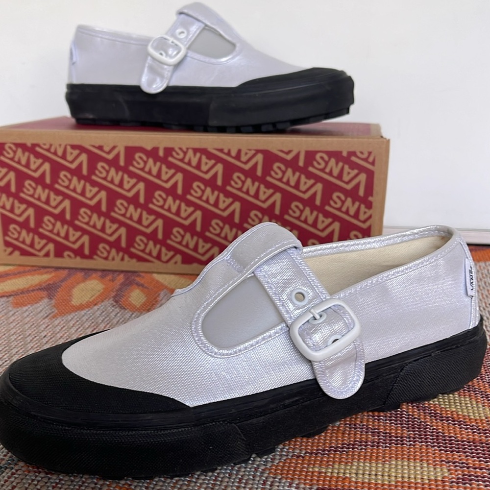 Vans WMNS Style 93
Coated Canvas True White
VN0A3XTJW00
Sneakers - Picture 15 of 16